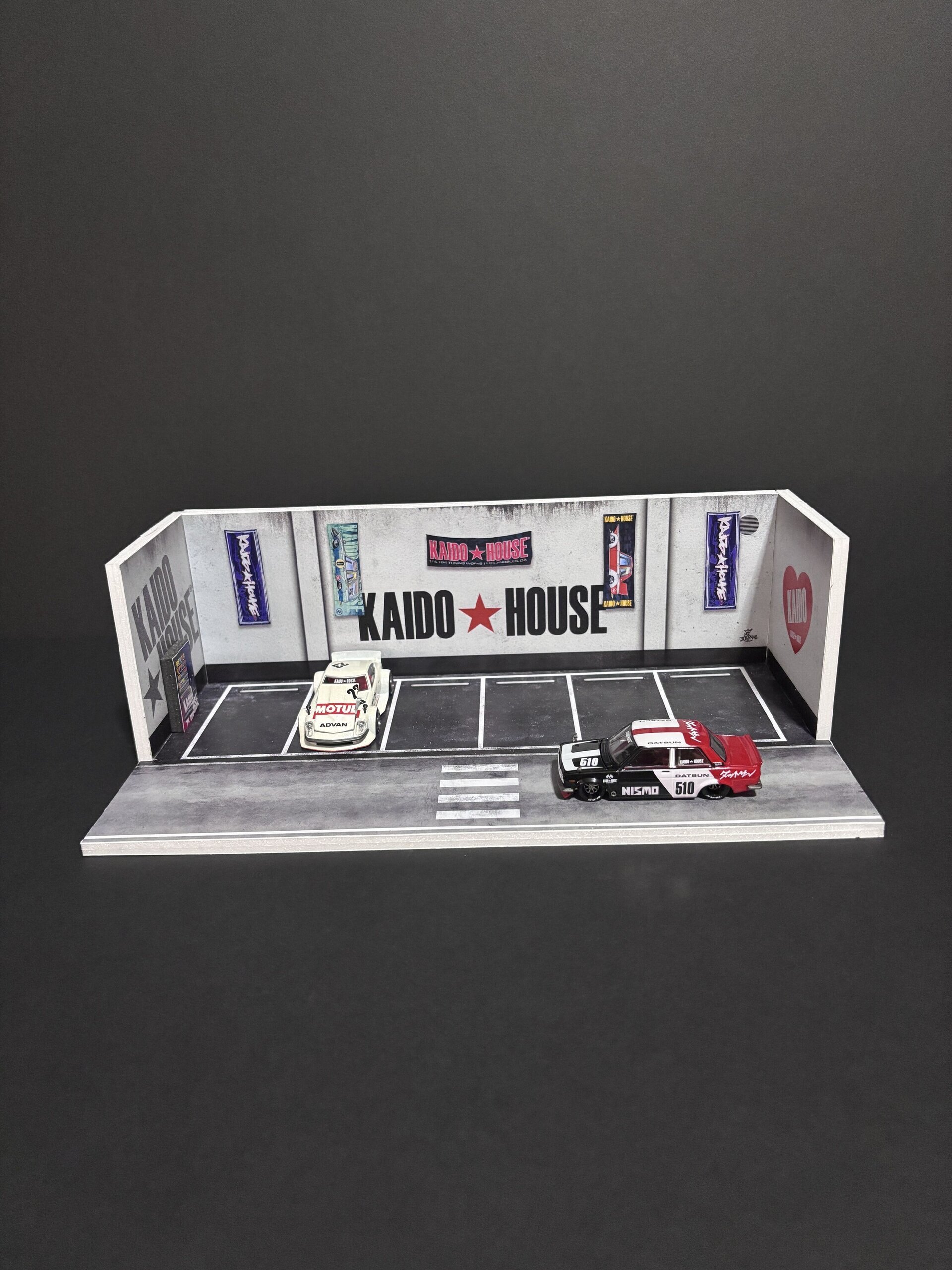 Diorama 1:64 Parking Kaido House - 1