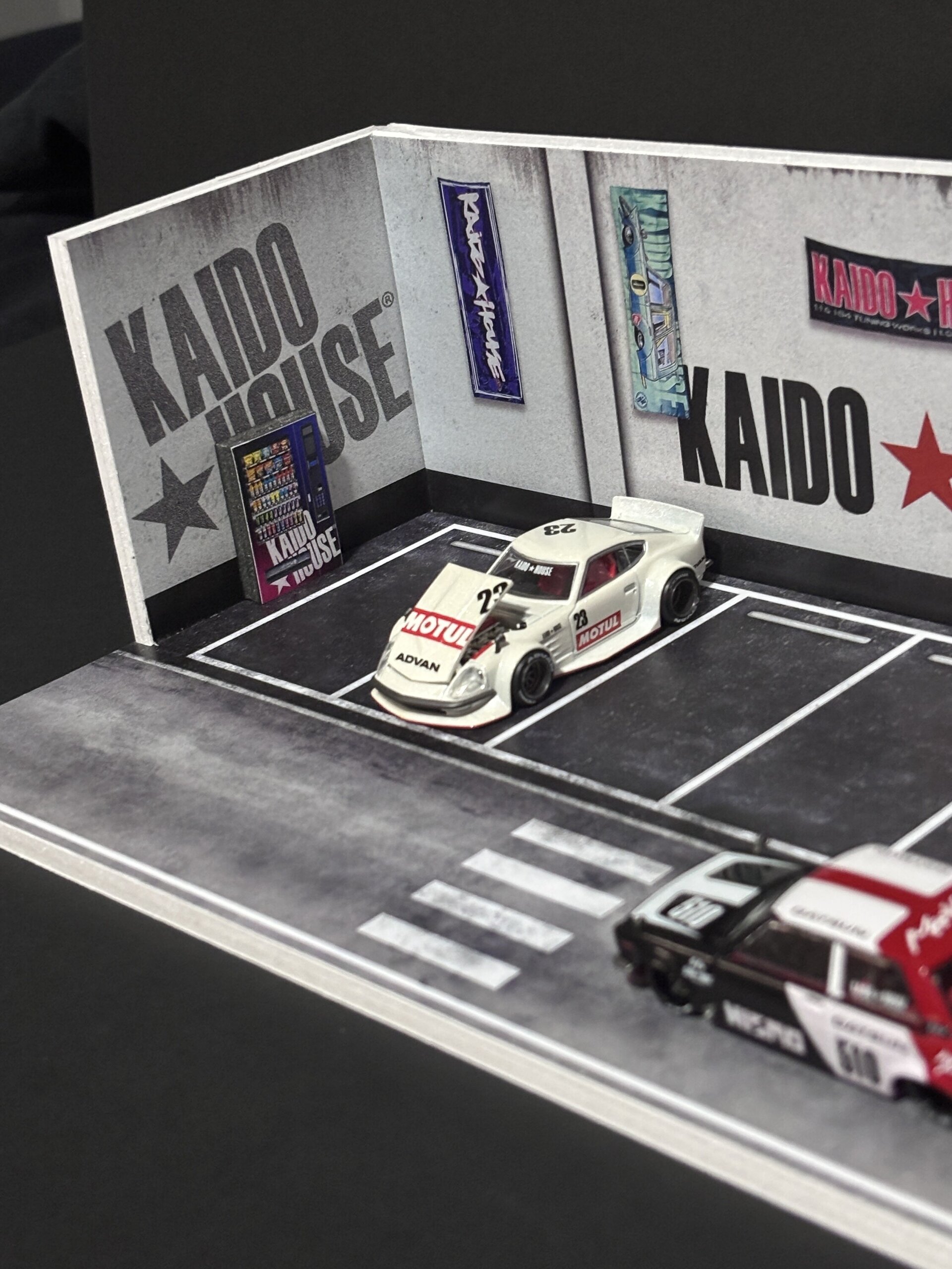 Diorama 1:64 Parking Kaido House - 2