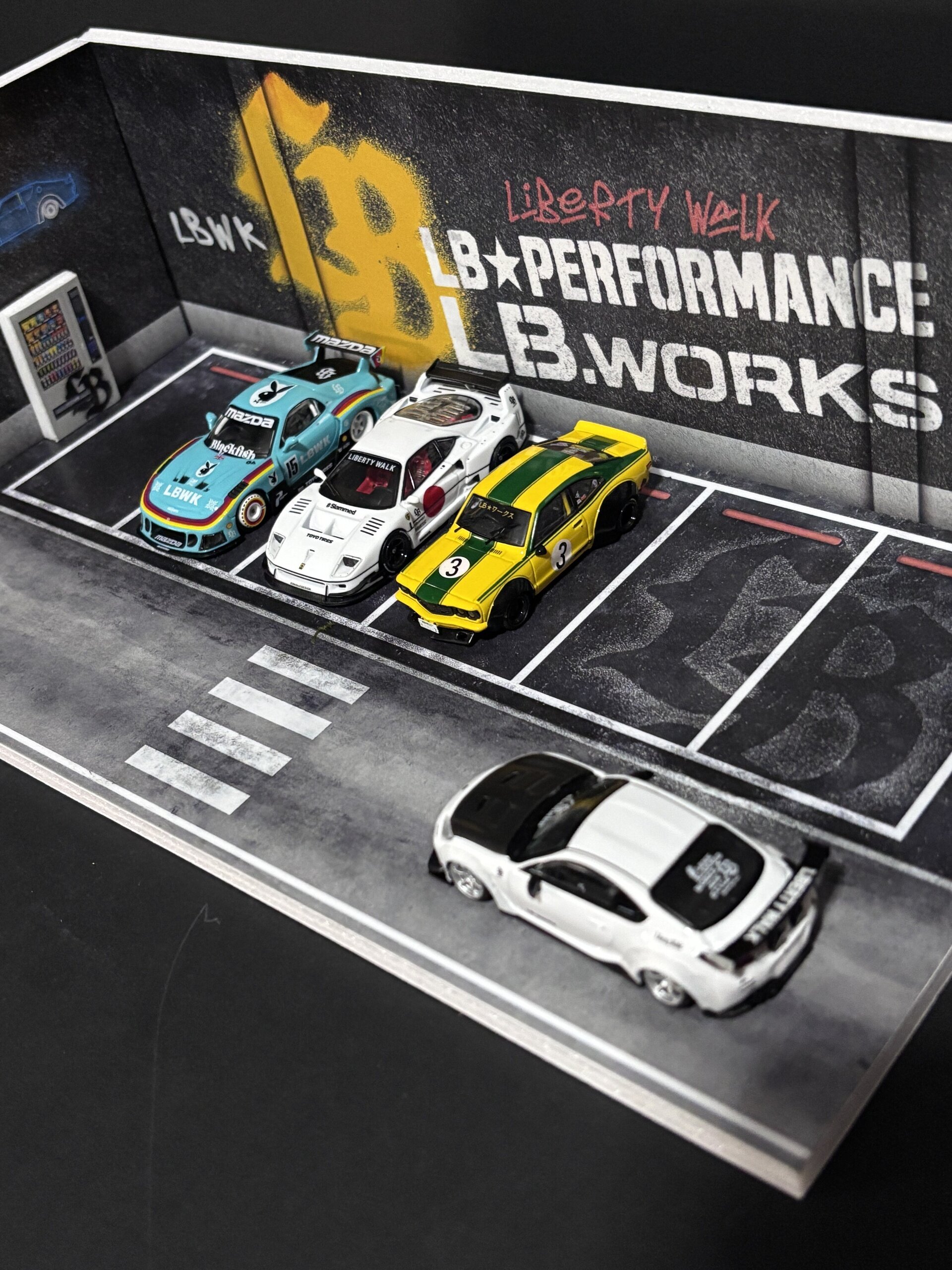 Diorama 1:64 Parking LBWK Liberty Walk - 2