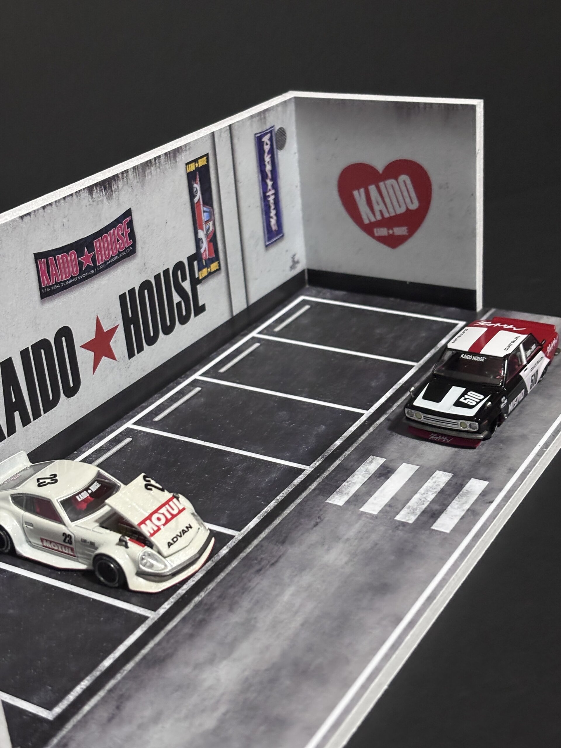Diorama 1:64 Parking Kaido House - 3